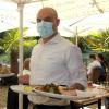Ein Augsburger Unternehmer wollte erreichen, dass die Service-Kräfte in seinem Restaurant keine Maske mehr tragen müssen.  	