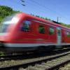 Fahrgäste in einem Regionalzug bei Augsburg vernahmen am Donnerstagabend einen Rauchgeruch.