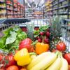 Blick in den Einkaufswagen: Gerade einige Gemüseprodukte sind wieder günstiger geworden.