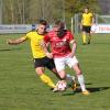 Nino Kindermann und der FC Affing (rot) treffen zum Auftakt auf Andreas Durner und den TSV Gersthofen.