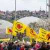 Aktivisten feiern vor dem Kernkraftwerk Neckarwestheim ein Abschaltfest.