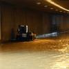 Der Mühlwegtunnel in Günzburg stand am Mittwoch einen halben Meter hoch unter Wasser. Die Sperrung führte zu langen Staus in der Innenstadt.