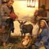 Die  Geburt Christi wird in Krippen auf vielfältige Weise dargestellt. Eine Auswahl von 53 solcher Szenarien zeigt die Krippenausstellung im Pfarrstadel in Langenhaslach.