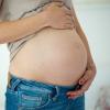 Wie ist es, im Corona-Lockdown schwanger zu sein? Sieben Frauen berichten von ihren Erfahrungen.