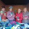 Die Bastelrunde der Deuringer Pfarrei St. Gabriel war letztmalig beim Christkindlesmarkt dabei. Im Bild: (von links) Ingeborg Armbruster, Brigitte Scheja, Elli Schöpf und Lotte Kranz. Es fehlen Gertrud Herrmann und Heidi Schicht.