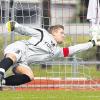 Stätzlings Torwart Robert Schmutz konnte den Elfmeter von Merings Schuster nicht parieren; der FCS II unterlag beim MSV II im mit 0:1 Toren. 