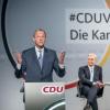 Drei sind zwei zu viel: Friedrich Merz spricht, während seine Mitbewerbern um den CDU-Vorsitz, Norbert Röttgen und Armin Laschet, zuhören. 