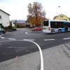 Ein Kreisverkehr, der nur aus Farbe besteht, sorgt in der Lindauer Straße für Verwirrung. Doch Mitte November soll das Problem mit Kunststoffschwellen behoben werden.