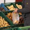 Gemüse, frisches Obst, Eier, Kartoffeln und vieles mehr bietet der Wochenmarkt in Babenhausen.  