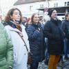 Phasenweise haben nach Schätzungen der Polizei am Samstagnachmittag bis zu 2200 Menschen auf dem Aichacher Stadtplatz für Demokratie und Freiheit demonstriert.