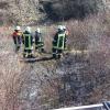 Ein Defekt an einem Güterzug-Wagon hat an der Bahnlinie Donauwörth - Treuchtlingen mehrere Brände ausgelöst. Fünf Feuerwehren waren im Einsatz.