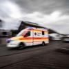 Ins Krankenhaus gebracht werden mussten zwei Schüler nach einem Fahrradunfall bei Zusmarshausen.