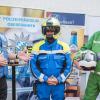 Blau statt Grün: Innenminister Joachim Herrmann (links) am Sonntag bei der Vorstellung der neuen Schutzanzüge (Mitte) für die bayerischen Motorrad-Polizisten.