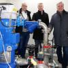 SWU-Projektleiter Günter Geffert, Bauamtsleiter Alexander Gehr und Bürgermeister Thomas Hartmann (von links) freuen sich über die gelungene Inbetriebnahme der Druckerhöhungsanlage für die Holzheimer Wasserversorgung.