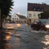 Aus Straßen wurden Gewässer, aus Häuserzeilen Ufermauern und aus Kellern Zwischenspeicher: Am 11. Juni hieß es in Neuburg Land unter. Ein Jahrhundertregen hatte die Kanalisation überfordert und die Münchener Straße überflutet. Jetzt will das Tiefbauamt gegensteuern.