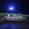 Ein Mann ist am Sonntagabend bei einem schweren Verkehrsunfall auf der Autobahn 8 bei Adelzhausen ums Leben gekommen.