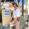 Nikolas Haller kommt trotz Hitze gern zum Altstadtfest – die öffentlichen Wasserspender lobt er als gutes Angebot.