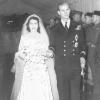 Die damalige Prinzessin Elizabeth und ihr Mann Philip Mountbatten verlassen nach ihrer Trauung am 20.11.1947 Westminster Abbey in London kurz nach ihrer Trauung.