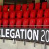 Der Schriftzug «Relegation 2020» ist an der leeren Tribüne angebracht.