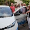 Carsharing mit Elektromobilen bald auch in Mindelheim. Bei einer Info-Veranstaltung erläuterten Hartmut Meier vom Verein „Car-Sharing Kaufbeuren“ (rechts) und Simone Kühn, die Klimaschutz-Managerin der Stadt (2. v. rechts) Interessierten die Vorteile des Fahrens mit einem „Stromer“. 