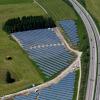 Auch in Roggenburg gibt es Überlegungen, Freiflächen-Fotovoltaik-Anlagen zu errichten. Unser Foto zeigt ein Beispiel aus dem Allgäu.   