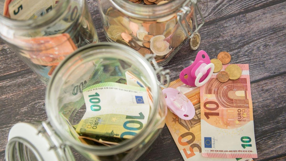 Kindergeld und Kinderzuschlag im April 2024 Wann ist das Geld auf dem