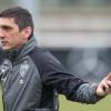 VfB-Coach Tayfun Korkut will sich bei seiner Arbeit nicht von Fan-Kritik beirren lassen.