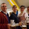 Die Aktiven des Musikvereins Langenneufnach stoßen auf das Oktoberfest an: Es sind ihnen wieder unterhaltsame Tage gelungen. 