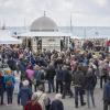 An Christi Himmelfahrt herrscht immer der größte Andrang beim Dießener Töpfermarkt. Traditionell werden die Ehrengäste – Bürgermeister und andere Politiker – mit dem Schiff in Herrsching abgeholt und mit einer Vorführung der Dießener Trachtenjugend begrüßt. 