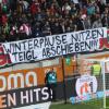 Mit diesem Banner forderten einige Fans des FC Augsburg den Verein auf, sich in der Winterpause von Georg Teigl zu trennen.