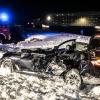 In Pfronten ist ein Zug mit einem Auto kollidiert. Der Fahrer wurde eingeklemmt und starb.