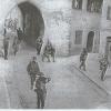 Durch das Amerbacher Tor marschierten US-Soldaten 1945 in die Wemdinger Altstadt ein. Das Foto machte ein amerikanischer Kriegsberichterstatter.