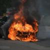 Ein Auto ist am Samstag bei Haunsheim in Brand geraten (Symbolfoto).