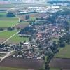 Mit Blick nach Süden auf Mittelstetten ist das neue Baugebiet unten links, die Staatsstraße 2035 linkes Bilddrittel und die in der Versammlung angesprochene Dorfstraße deutlich zu erkennen