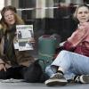 Monika Keller (Rike Eckermann) verkauft am Dom Obdachlosenzeitungen. Sie hilft Ella Jung (Ricarda Seifried), die gerade erst lernt, sich auf der Straße durchzuschlagen.