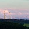 In Immenthal bei Obergünzburg (Kreis Ostallgäu) drehen sich schon einige Windräder. Was bisher gebaut wurde, ist von der neuen Regel des Landtages nicht betroffen.