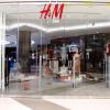 In Südafrika mussten bereits Filialen der schwedischen Modekette schließen, weil es große Proteste gegen H&M gab.