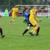 Wenn nichts geht, muss der Trainer gehen. Dominik Schubert (gelbes Trikot) wurde beim TSV Ustersbach freigestellt. 	