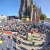 Zum Einstein-Marathon füllte sich der Münsterplatz. Neben den Sportlerinnen und Sportlern waren auch viele Schaulustige in der Stadt unterwegs.