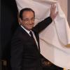 Sarkozy-Herausforderer Francois Hollande verlässt die Wahlkabine in Tulle. Foto: Guillaume Horcajuelo dpa