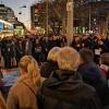 Nach den tödlichen Schüssen auf Menschen mit Migrationshintergrund in Hanau stellt sich auch in Augsburg die Frage, wie sicher sich Muslime in der Stadt fühlen. Mehr als 200 Menschen versammelten sich am Abend zu einer Mahnwache und demonstrierten ihre Anteilnahme.