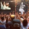 Ein Klassiker der politisch engagierten Popmusik: Das sogenannte „Live Aid“ mit Superstars wie Freddy Mercury spielte 1985 für die Hungerhilfe in Afrika umgerechnet 280 Millionen Mark ein – durch Spenden, Eintrittsgelder und Fernsehrechte. Damals war es das größte Konzert aller Zeiten, organisiert von Bob Geldof, übertragen in 25 Länder aus London und Philadelphia. 