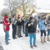 Bei ungemütlichen Witterungsbedingungen zog die Ascher Musikkapelle durch das Dorf und spielte das neue Jahr an.  