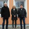 Landtagsabgeordnete Carolina Trautner war zu Besuch in Hiltenfingen und sprach dort mit Bürgermeister Kornelius Griebl (links) sowie stellvertretendem Bürger Robert Irmler. 