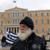 Besonders heftig umstritten ist in Griechenland die von der «Troika» geforderte Kappung des Mindestlohns, der derzeit rund 750 Euro monatlich beträgt. Foto: Orestis Panagiotou dpa