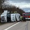 Am Freitagmittag hat es auf der A96 zwischen Erkheim und Stetten in Fahrtrichtung München einen Unfall gegeben, bei dem ein Lastwagen umgekippt ist. 
