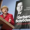 Das Buch mit dem Titel «Gerhard Schröder - Die Biographie» hat der Autor Gregor Schöllgen verfasst. Angela Merkel hat es vorgestellt. 