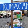 Das Klimacamp am Rathaus in Augsburg darf vorerst bleiben.