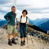 Heidi Schropp mit Sohn Michael beim Wandern von Reute auf die Schneidspitze, nicht nur bei Sonnenschein. Foto: Sammlung Schropp