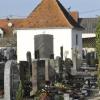 Im Oberndorfer Friedhof sollen künftig auch Urnenbestattungen möglich sein. Erste Pläne wurden nun im Gemeinderat vorgestellt.